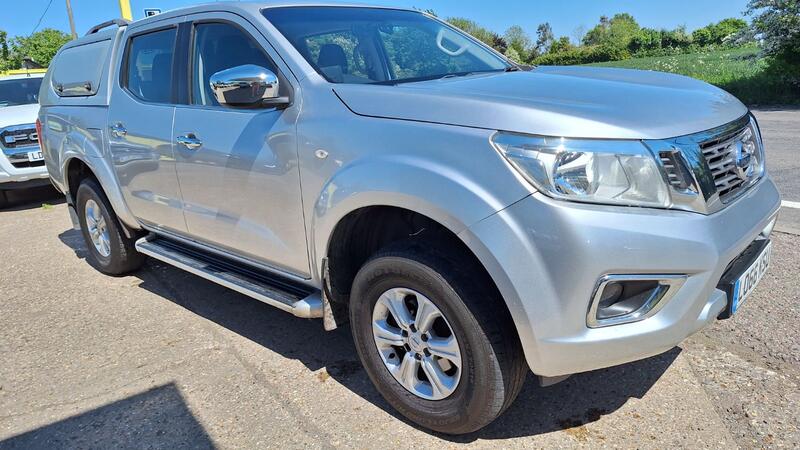 NISSAN NAVARA 2.3 dCi Acenta