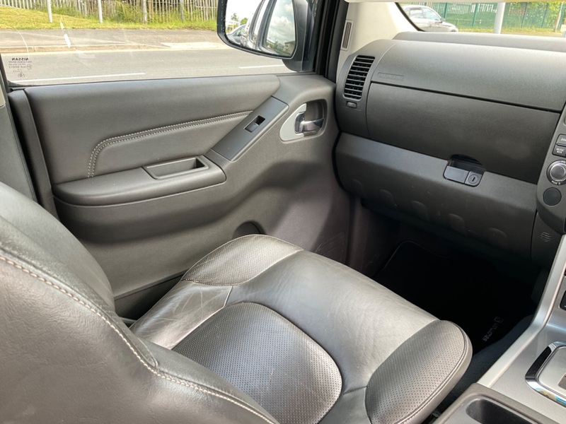 NISSAN NAVARA