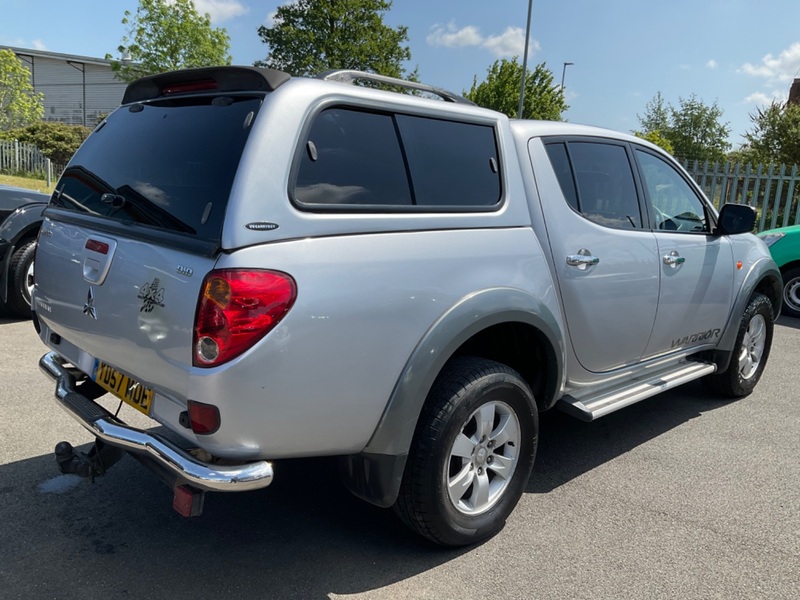MITSUBISHI L200