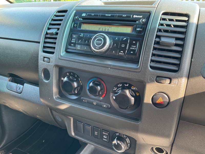 NISSAN NAVARA