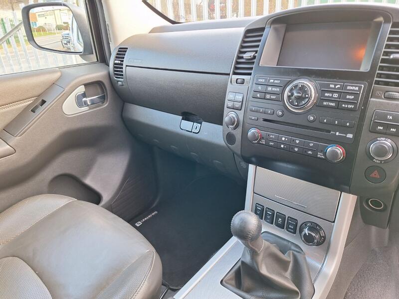 NISSAN NAVARA