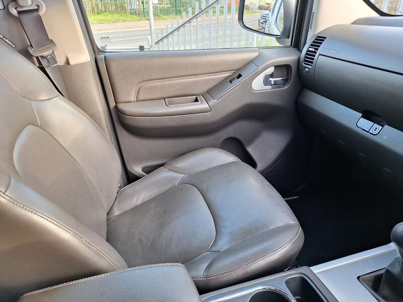 NISSAN NAVARA